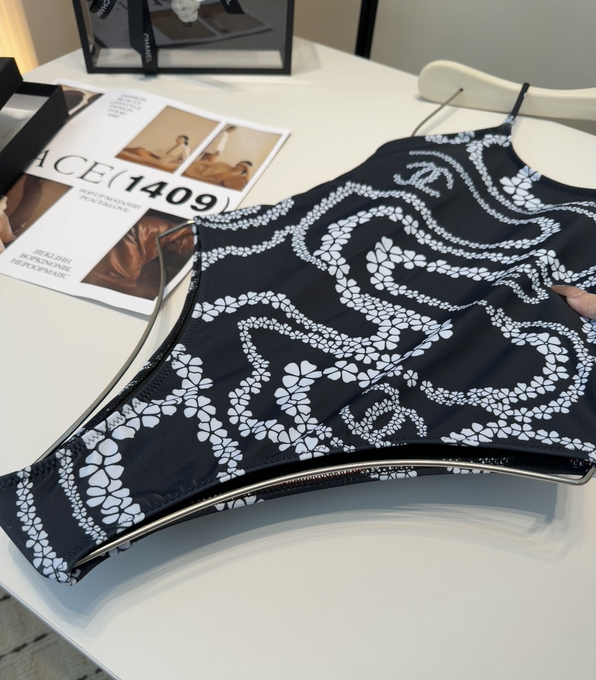 香奈儿泳衣，时尚潮人必备！实物超级好看！海边度假拍照超级好！SML