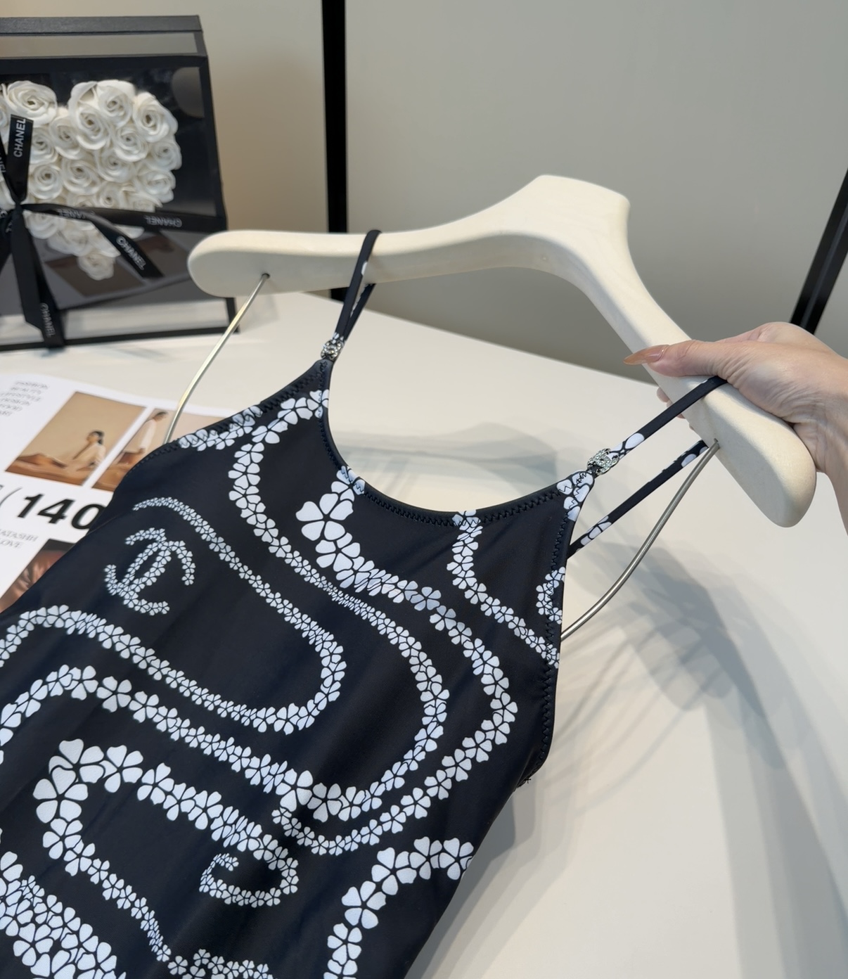 香奈儿泳衣，时尚潮人必备！实物超级好看！海边度假拍照超级好！SML