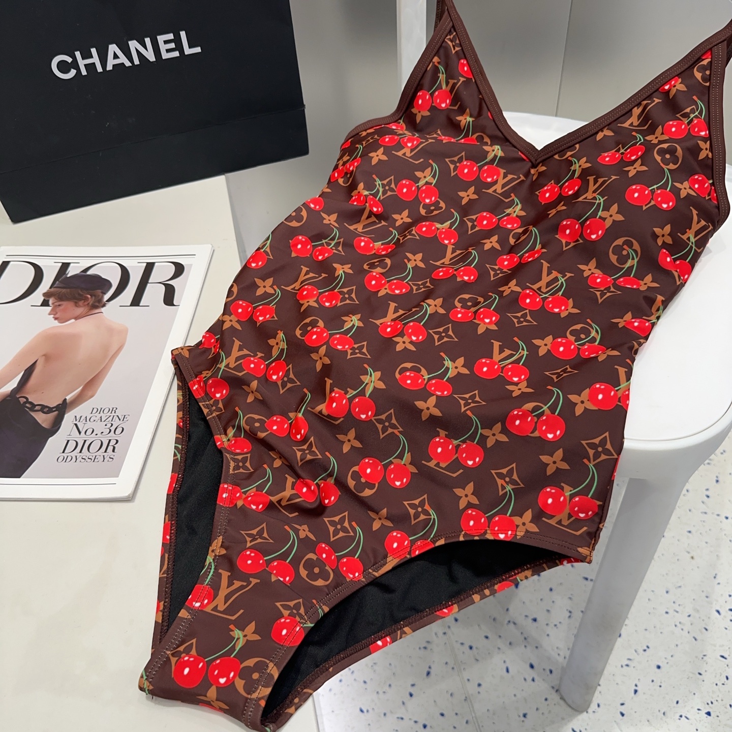 LV泳衣，时尚达人必备。超级显身材！SML