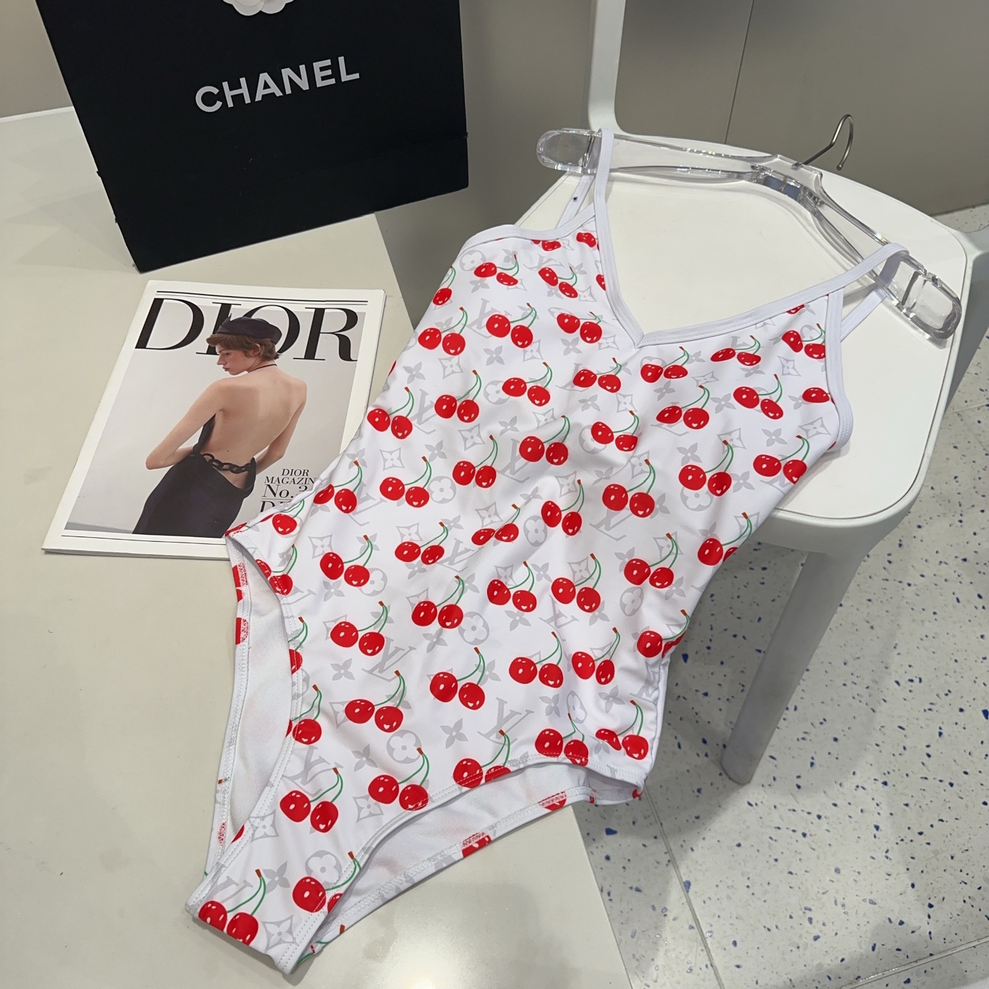 LV泳衣，时尚达人必备。超级显身材！SML