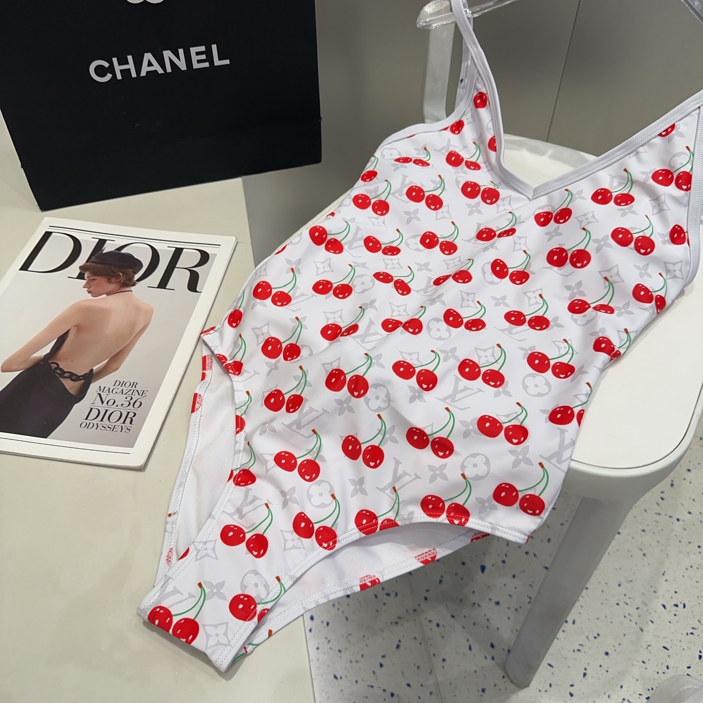 LV泳衣，时尚达人必备。超级显身材！SML