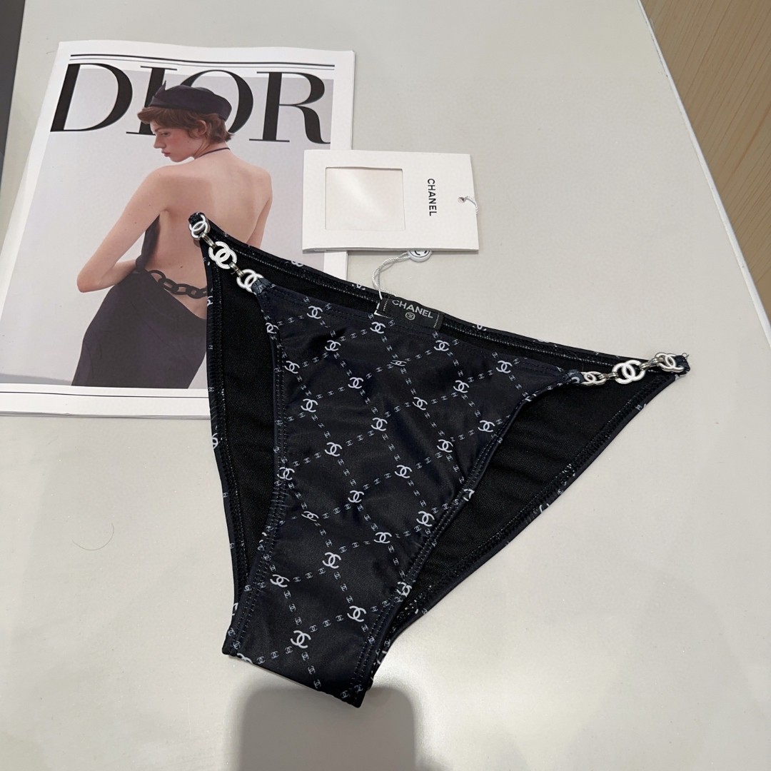 香奈儿泳衣，实物实在太美了！拍不出来它的美😍谁穿谁美！很值得入手✋ SML