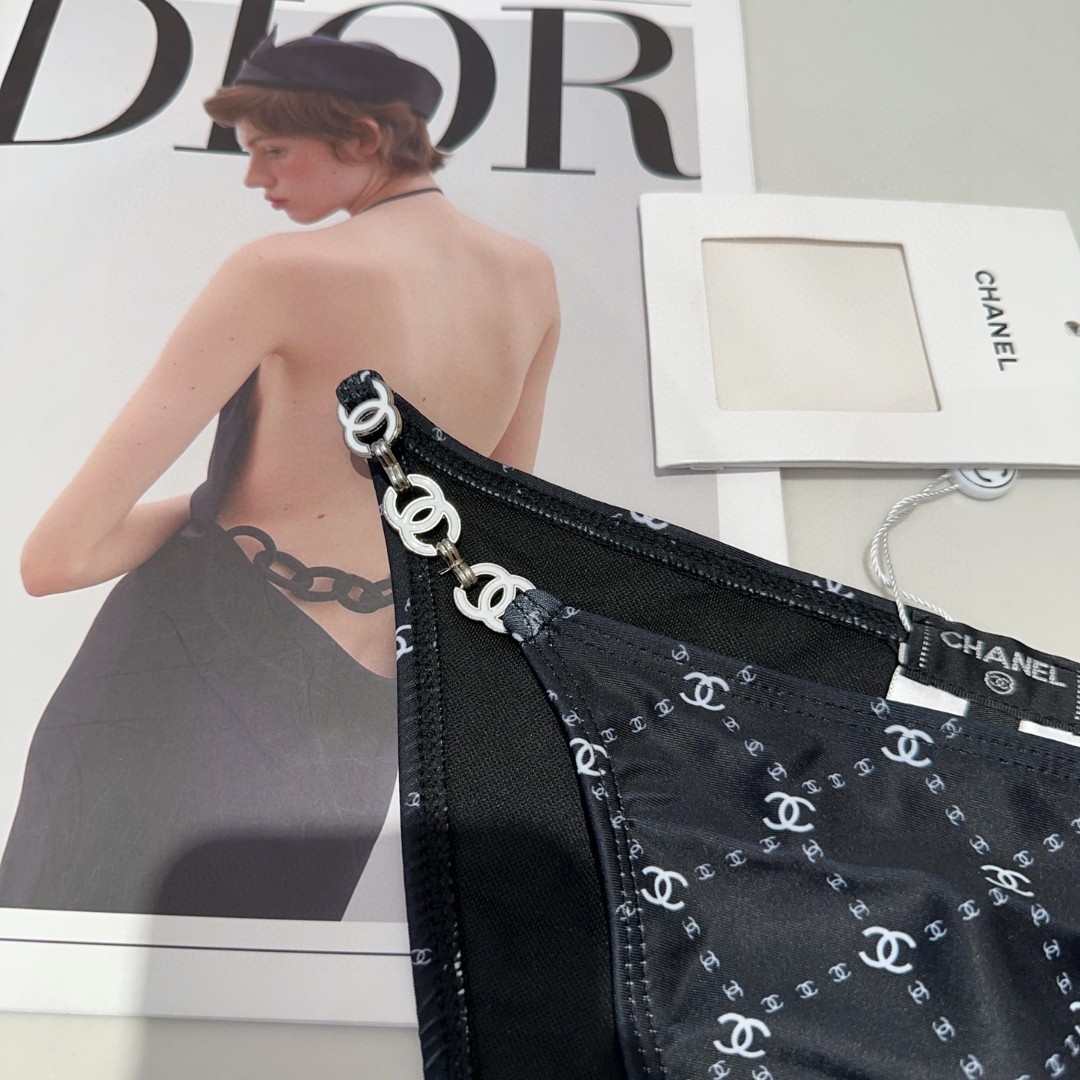 香奈儿泳衣，实物实在太美了！拍不出来它的美😍谁穿谁美！很值得入手✋ SML