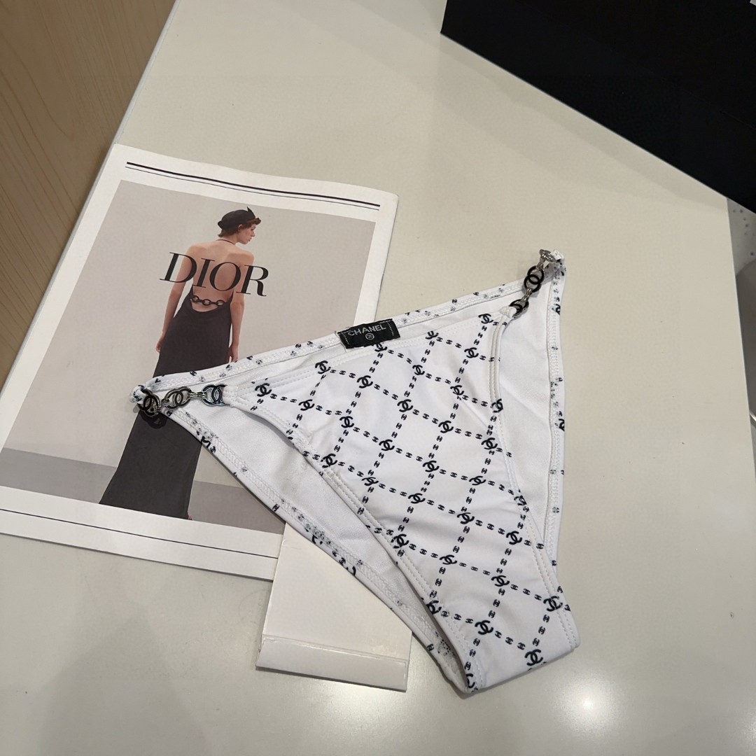 香奈儿泳衣，实物实在太美了！拍不出来它的美😍谁穿谁美！很值得入手✋ SML