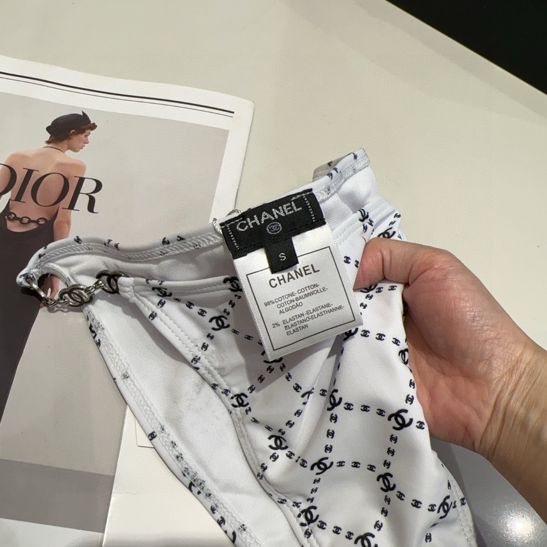 香奈儿泳衣，实物实在太美了！拍不出来它的美😍谁穿谁美！很值得入手✋ SML