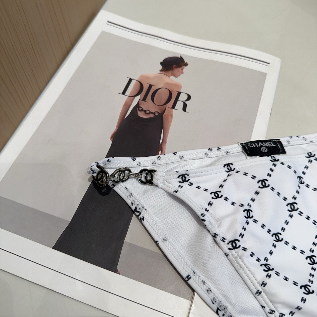 香奈儿泳衣，实物实在太美了！拍不出来它的美😍谁穿谁美！很值得入手✋ SML