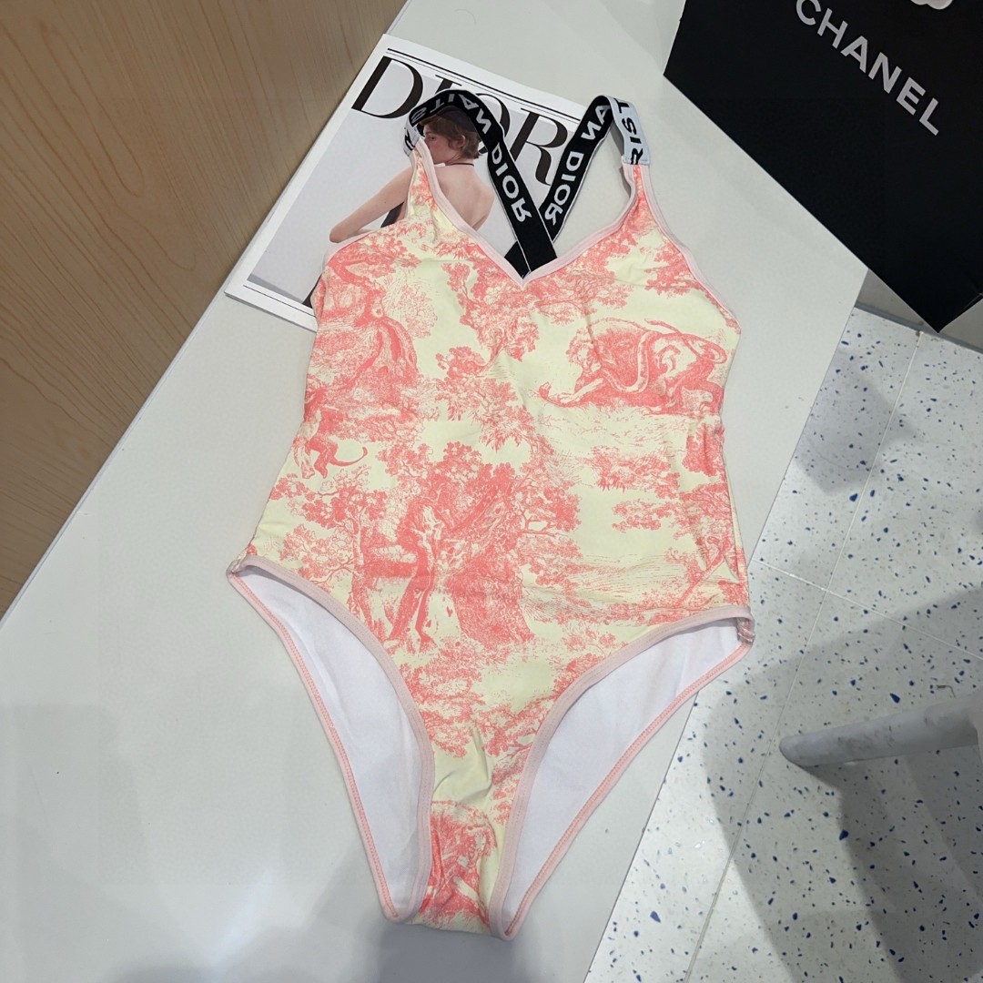 迪奥泳衣，时尚达人必备。超级显身材！SML