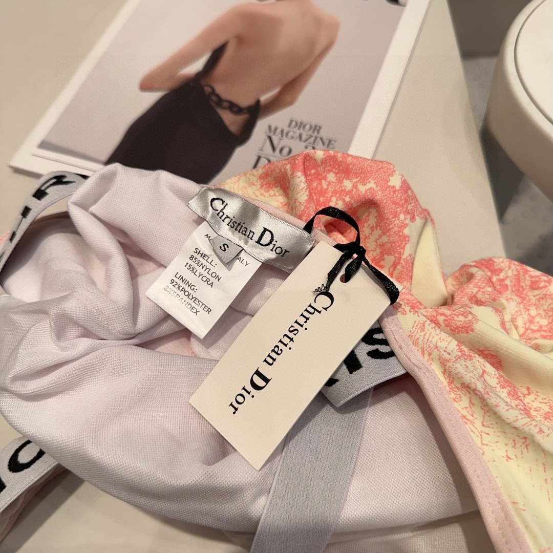 迪奥泳衣，时尚达人必备。超级显身材！SML