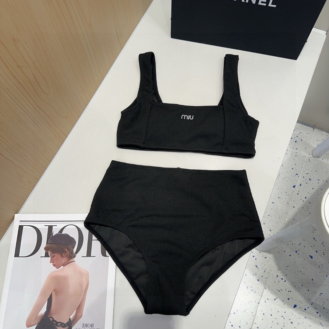 NO:754376,miumiu swimsuit, the real thing is so beautiful!  If you can’t take a picture of its beauty, whoever wears it will look better!  It is worth buying SML swimsuits, swimsuits, bikinis, swimsuits, swimming trunks, bikinis, miumiu, swimsuits, bikinis19860909miumiu泳衣,实物实在太美了！拍不出来它的美谁穿谁美！很值得入手 SML泳衣泳裤比基尼,泳衣，泳裤，比基尼,miumiu,swimsuits,bikinis,accessory