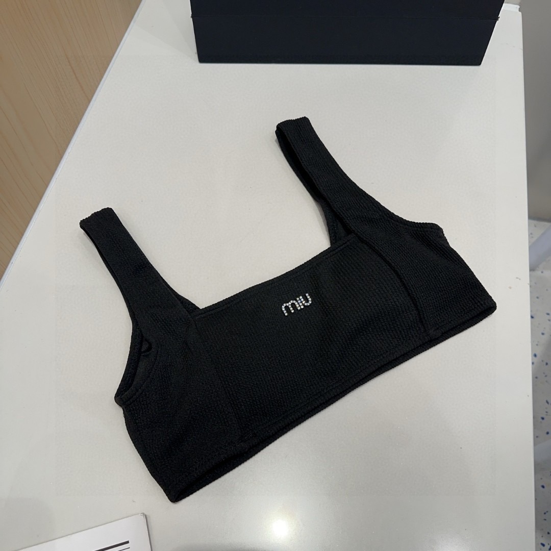 miumiu泳衣，实物实在太美了！拍不出来它的美😍谁穿谁美！很值得入手✋ SML