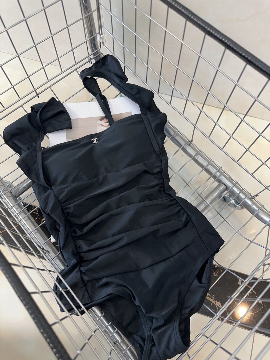 香奈儿泳衣，实物实在太美了！拍不出来它的美😍谁穿谁美！很值得入手✋ SML