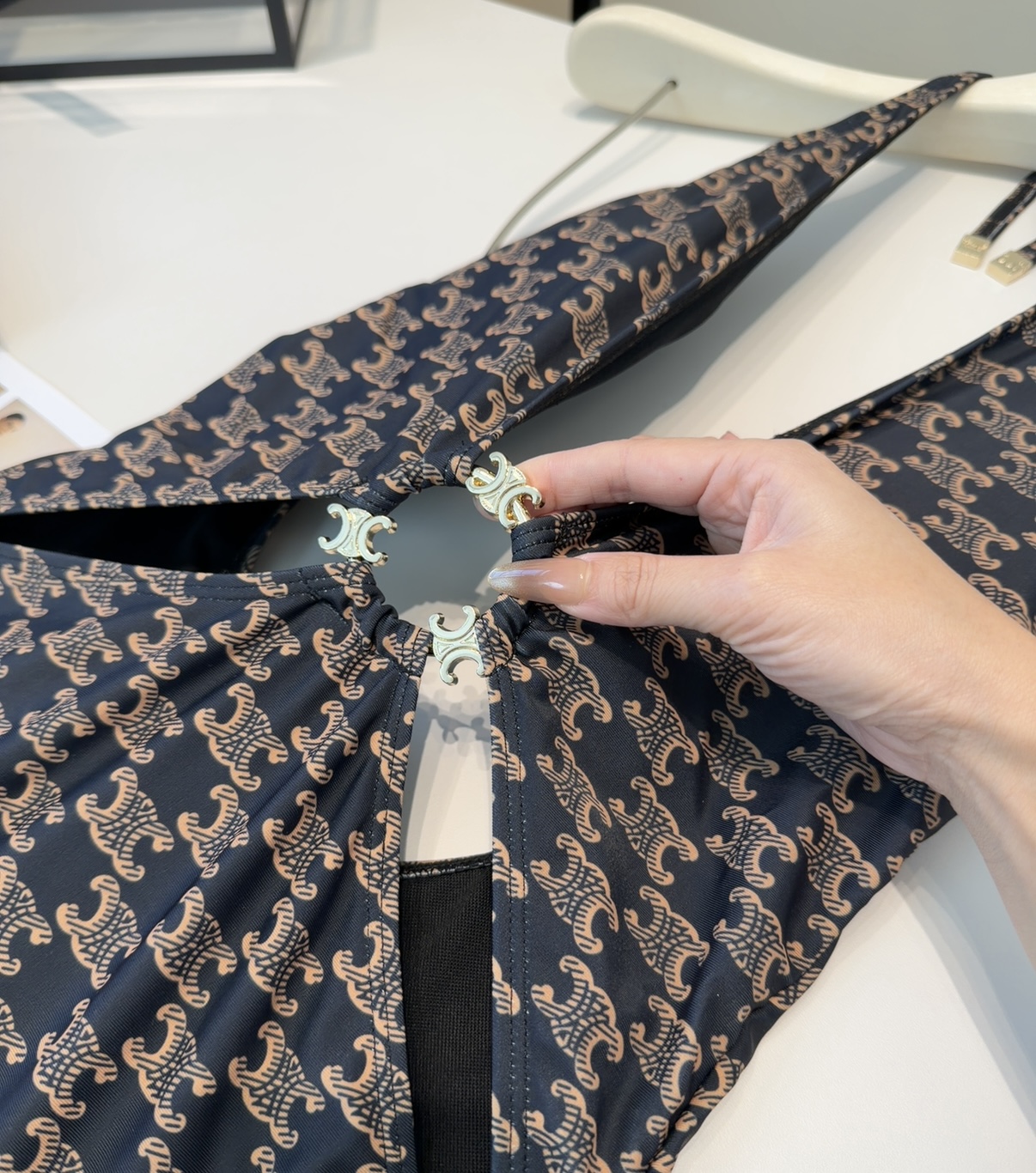 塞琳泳衣，实物实在太美了！拍不出来它的美😍谁穿谁美！很值得入手✋ SML