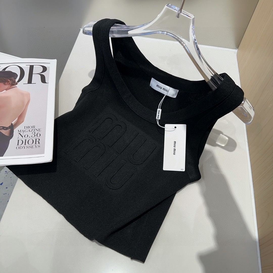 miumiu背心，搭外套单穿超🔥爆均码