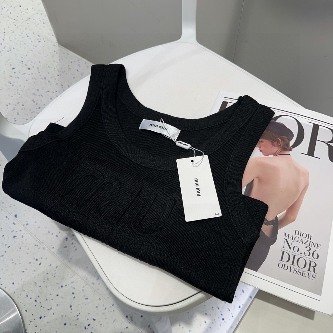 miumiu背心，搭外套单穿超🔥爆均码