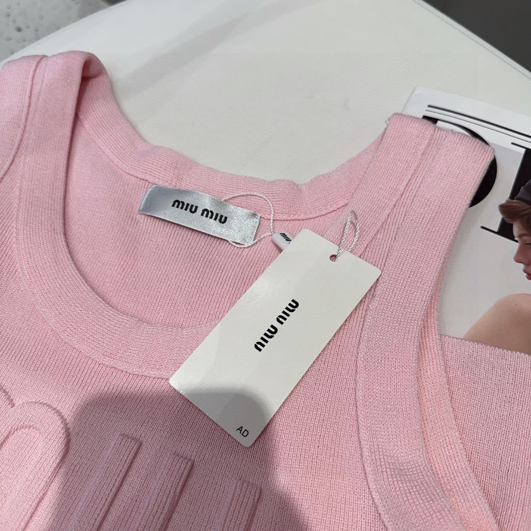 miumiu背心，搭外套单穿超🔥爆均码