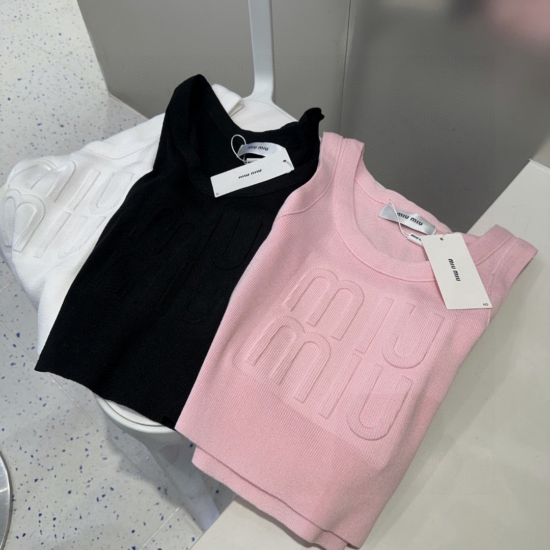 miumiu背心，搭外套单穿超🔥爆均码