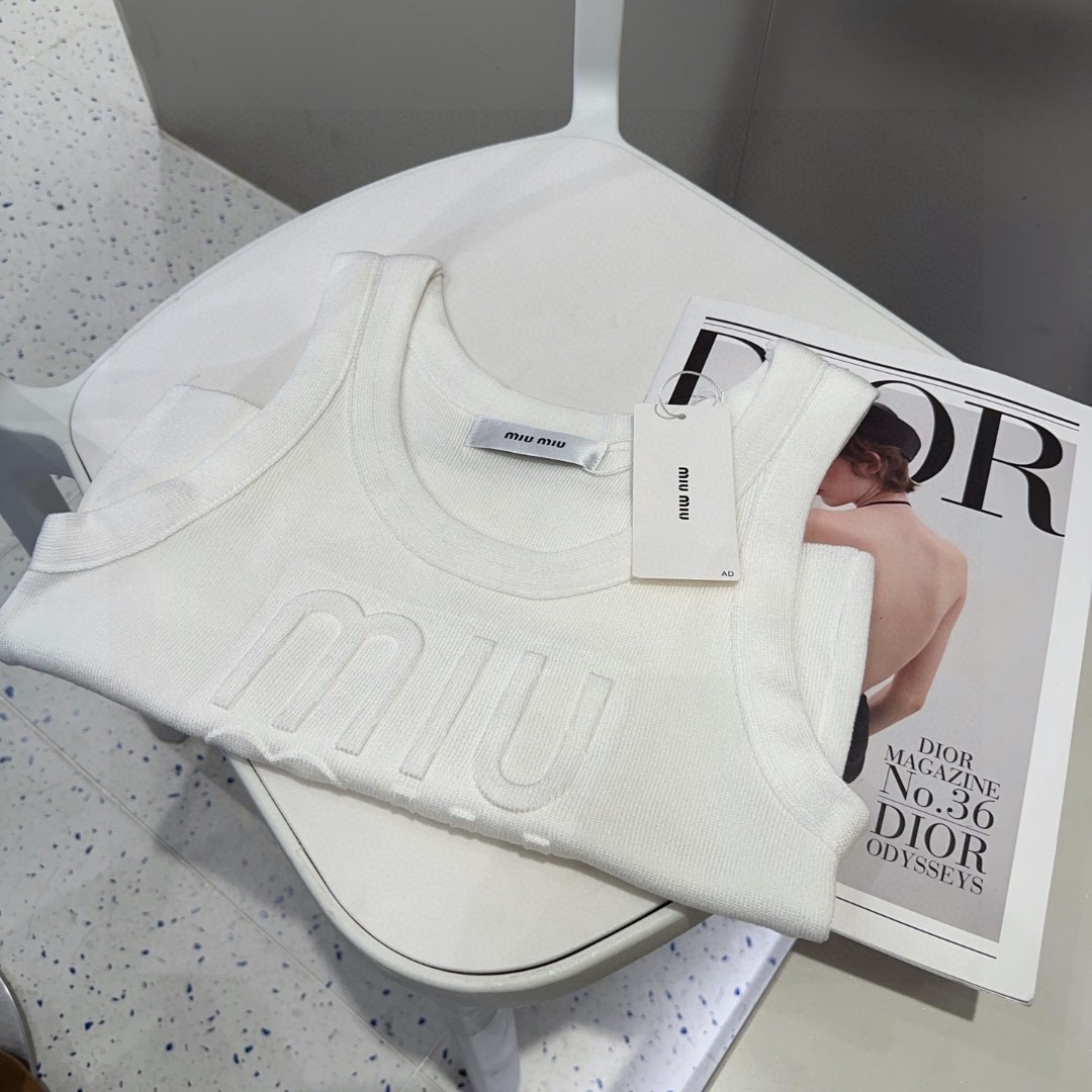 miumiu背心，搭外套单穿超🔥爆均码