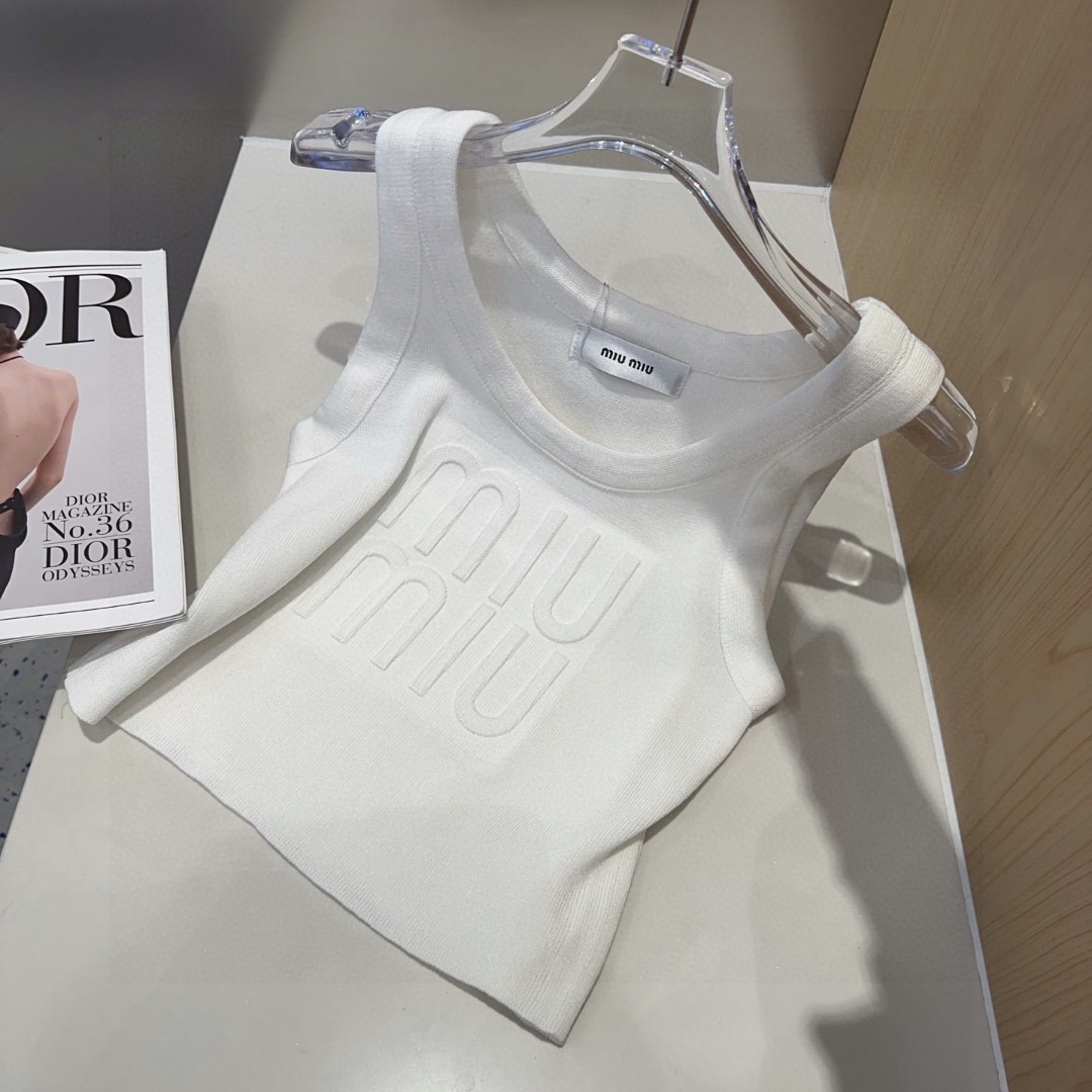 miumiu背心，搭外套单穿超🔥爆均码