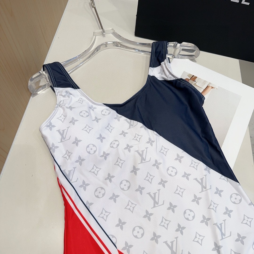 Lv泳衣，时尚达人必备。超级显身材！SML