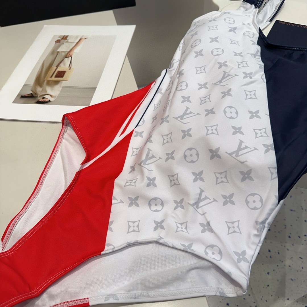 Lv泳衣，时尚达人必备。超级显身材！SML