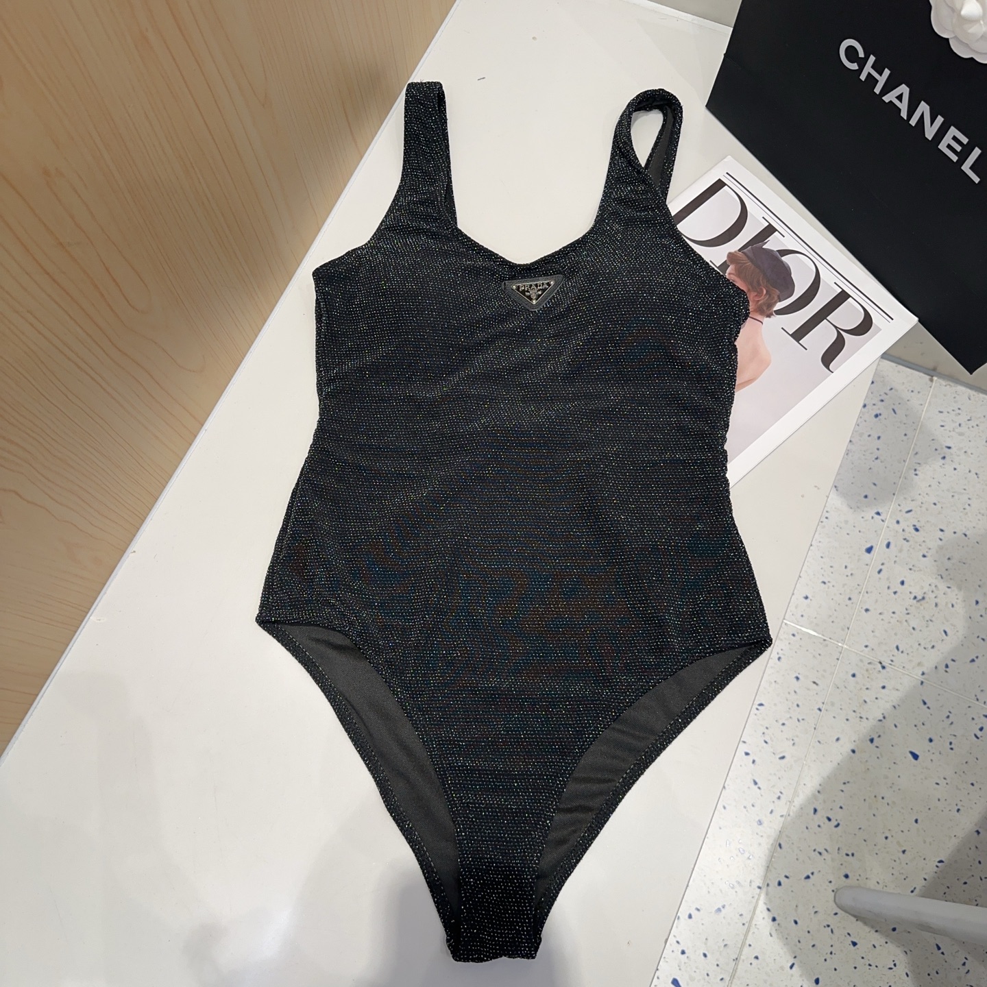 普拉达新款泳衣，时尚潮人必备！实物超级好看！海边度假拍照超级好！SML