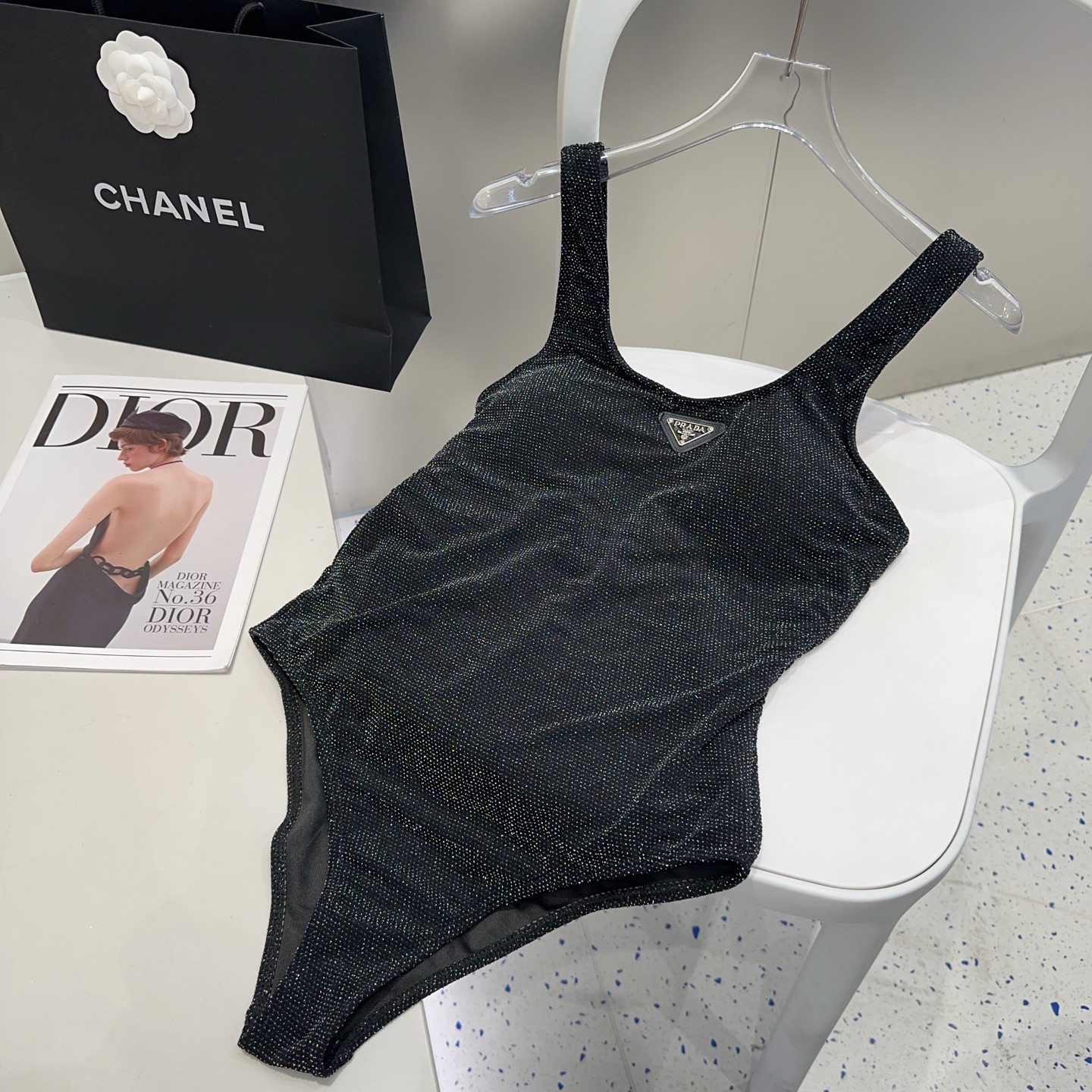 普拉达新款泳衣，时尚潮人必备！实物超级好看！海边度假拍照超级好！SML