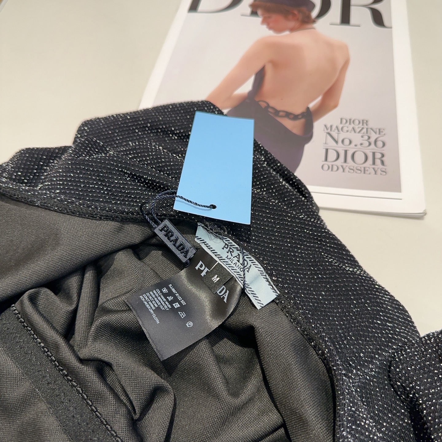 普拉达新款泳衣，时尚潮人必备！实物超级好看！海边度假拍照超级好！SML