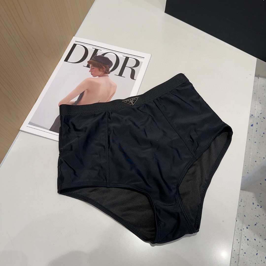 普拉达泳衣，上身显瘦而且好看！穿着很洋气😍SML