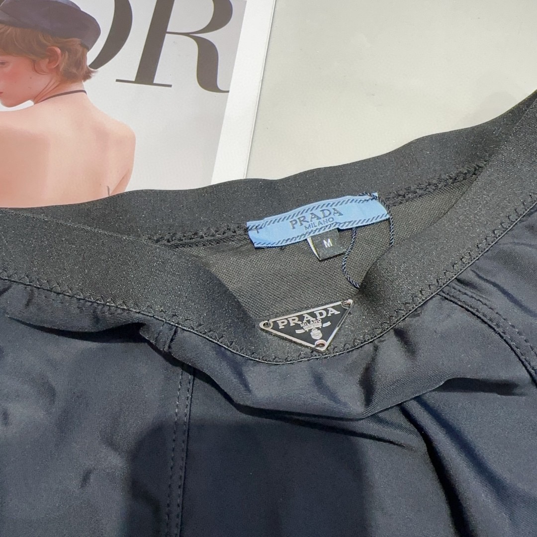 普拉达泳衣，上身显瘦而且好看！穿着很洋气😍SML