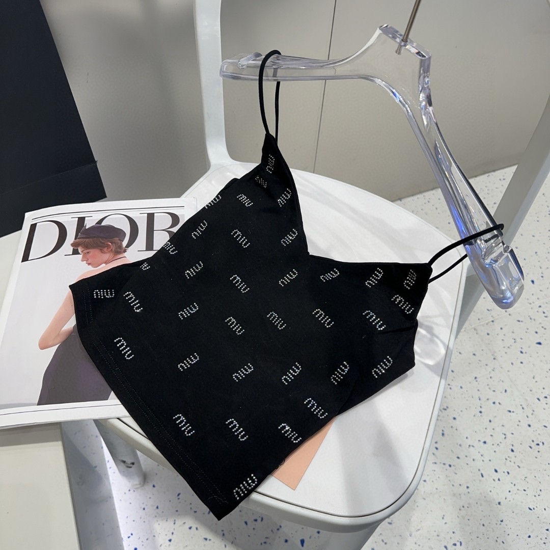 miumiu烫钻小背心，自带杯垫，搭外套单穿超🔥爆均码