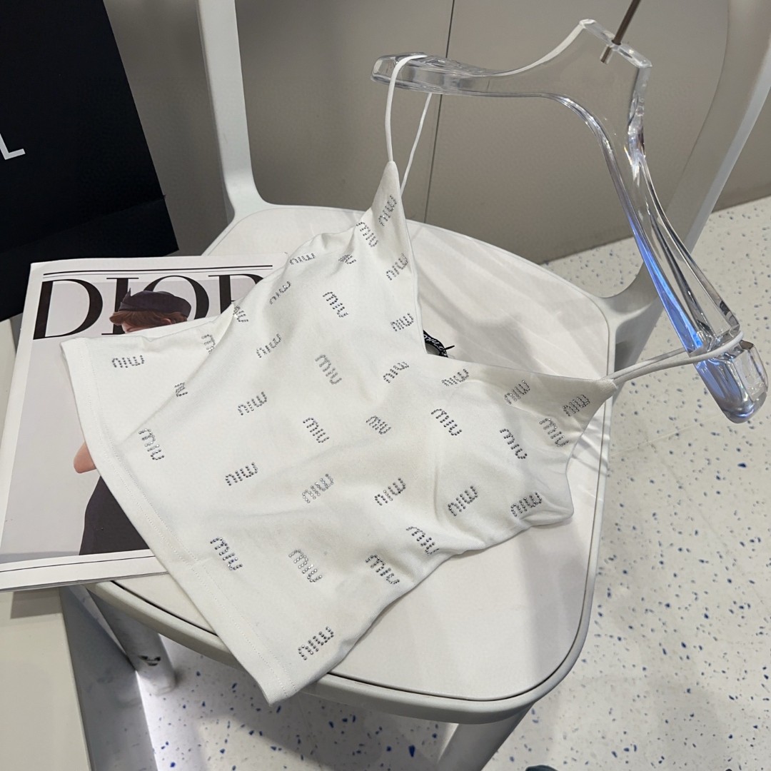 miumiu烫钻小背心，自带杯垫，搭外套单穿超🔥爆均码