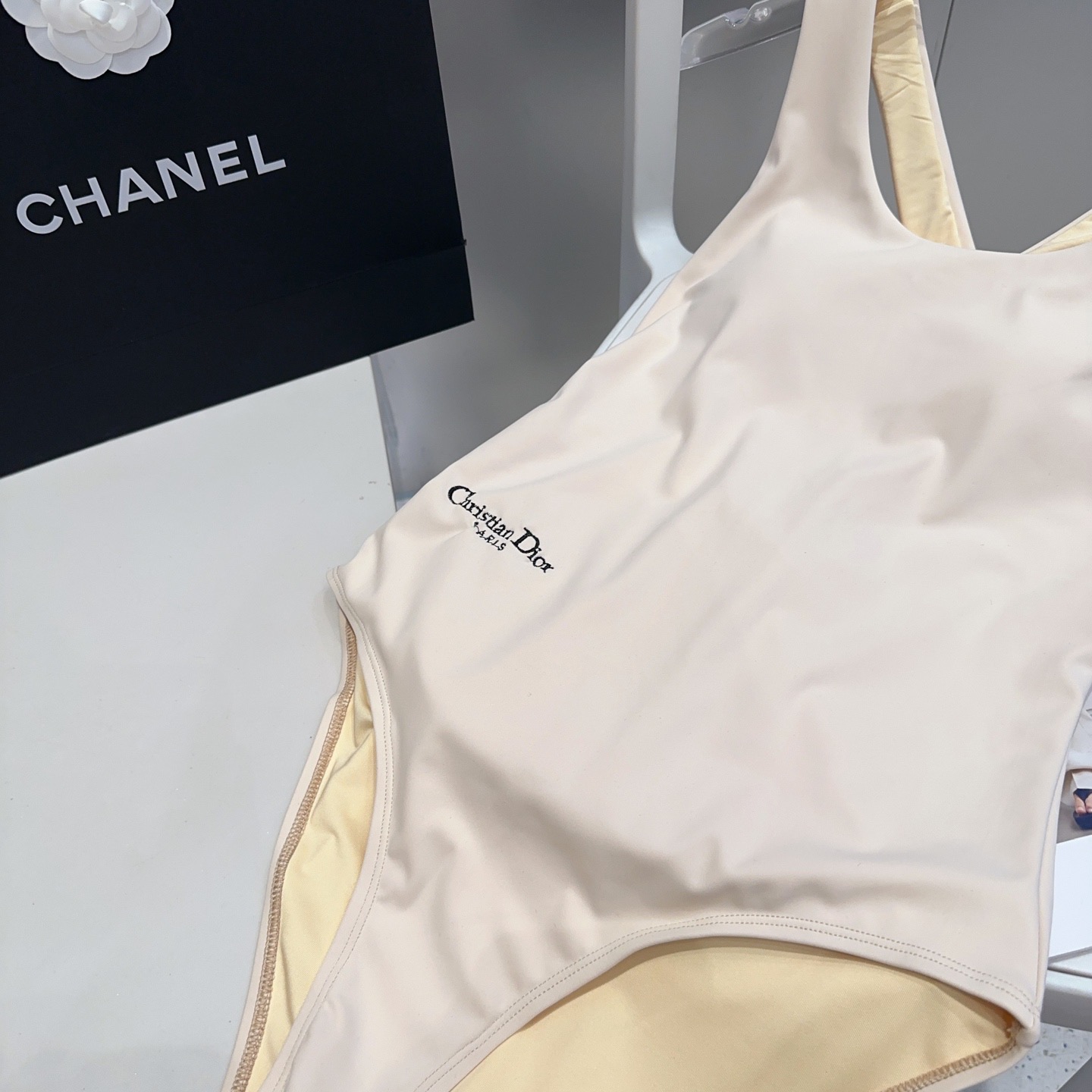 迪奥泳衣，实物实在太美了！拍不出来它的美😍谁穿谁美！很值得入手✋ SML