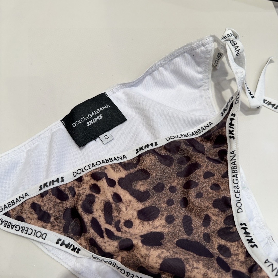 Dg泳衣，时尚达人必备。超级显身材！SML