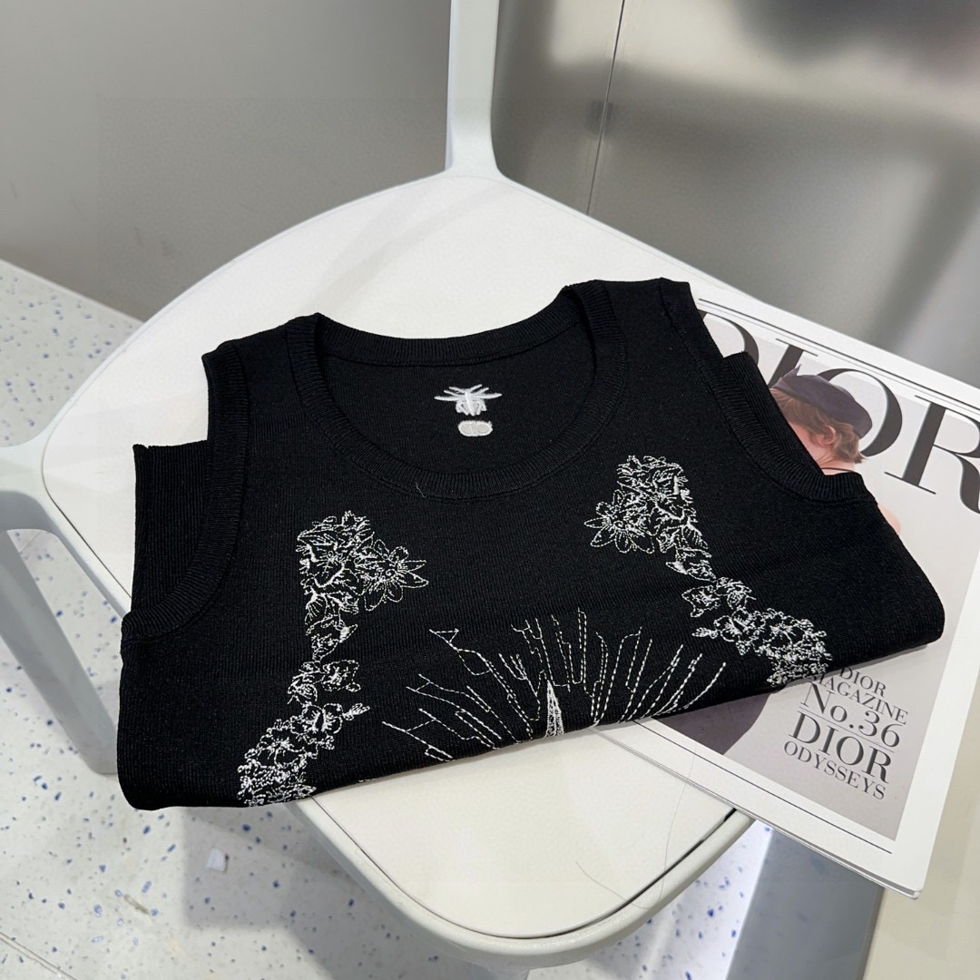 迪奥小背心，搭外套单穿超🔥爆均码