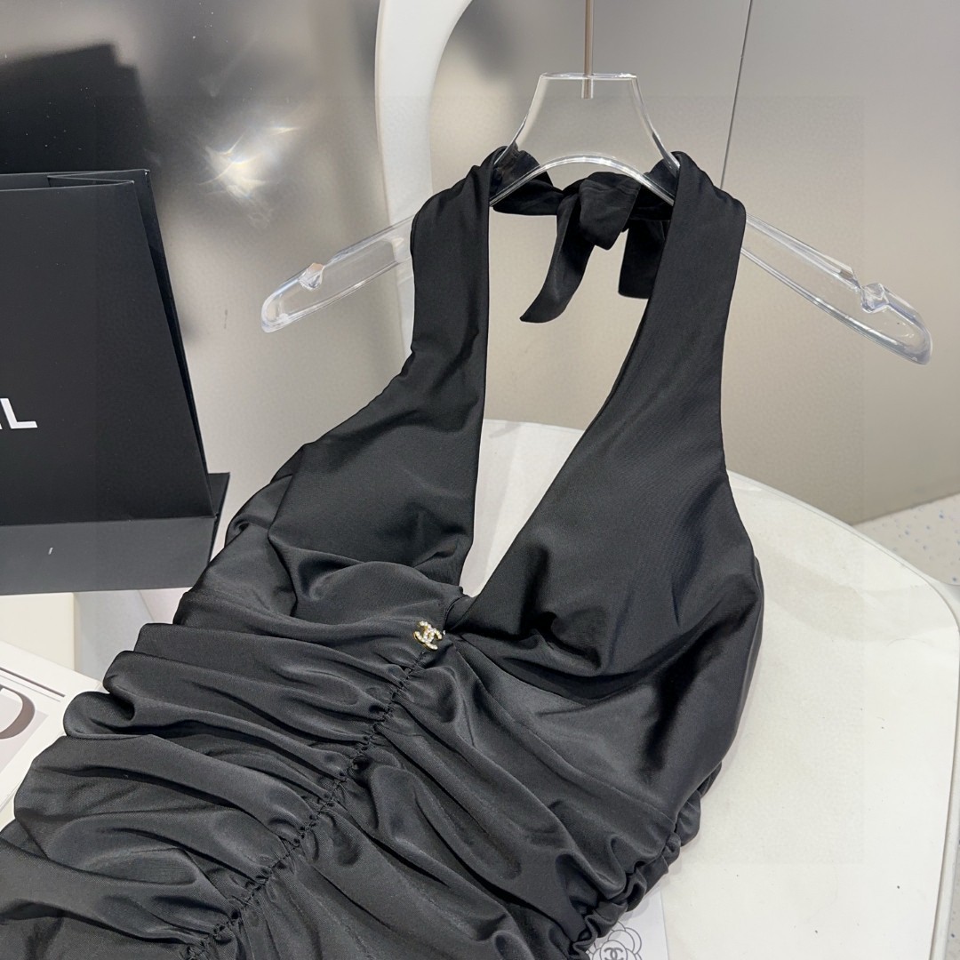 香奈儿泳衣，实物实在太美了！拍不出来它的美😍谁穿谁美！很值得入手✋ SML