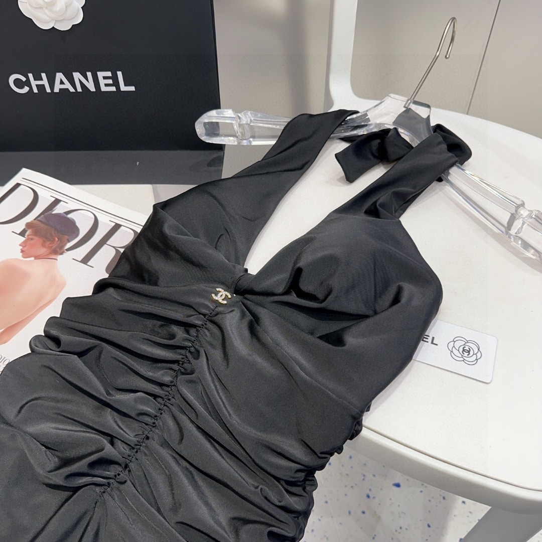 香奈儿泳衣，实物实在太美了！拍不出来它的美😍谁穿谁美！很值得入手✋ SML