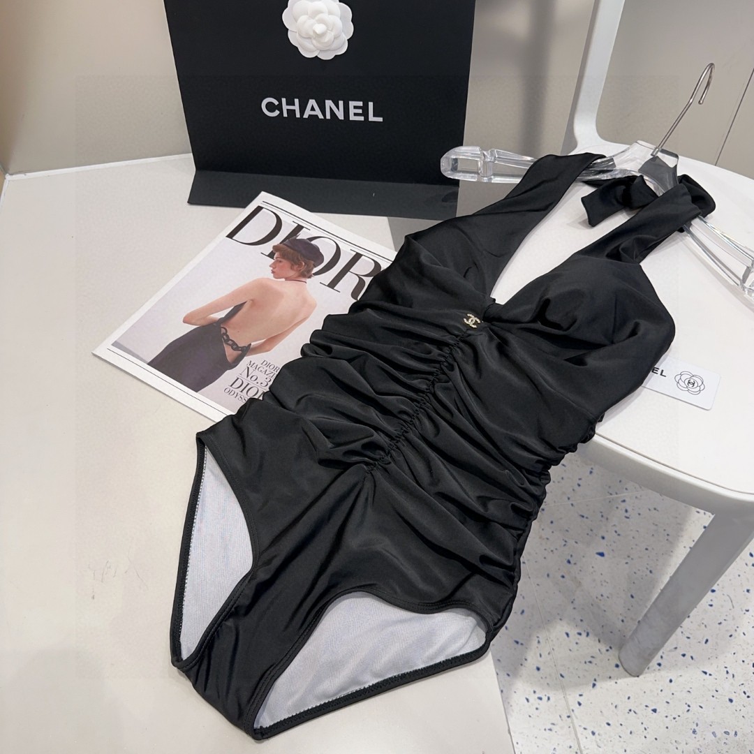 香奈儿泳衣，实物实在太美了！拍不出来它的美😍谁穿谁美！很值得入手✋ SML