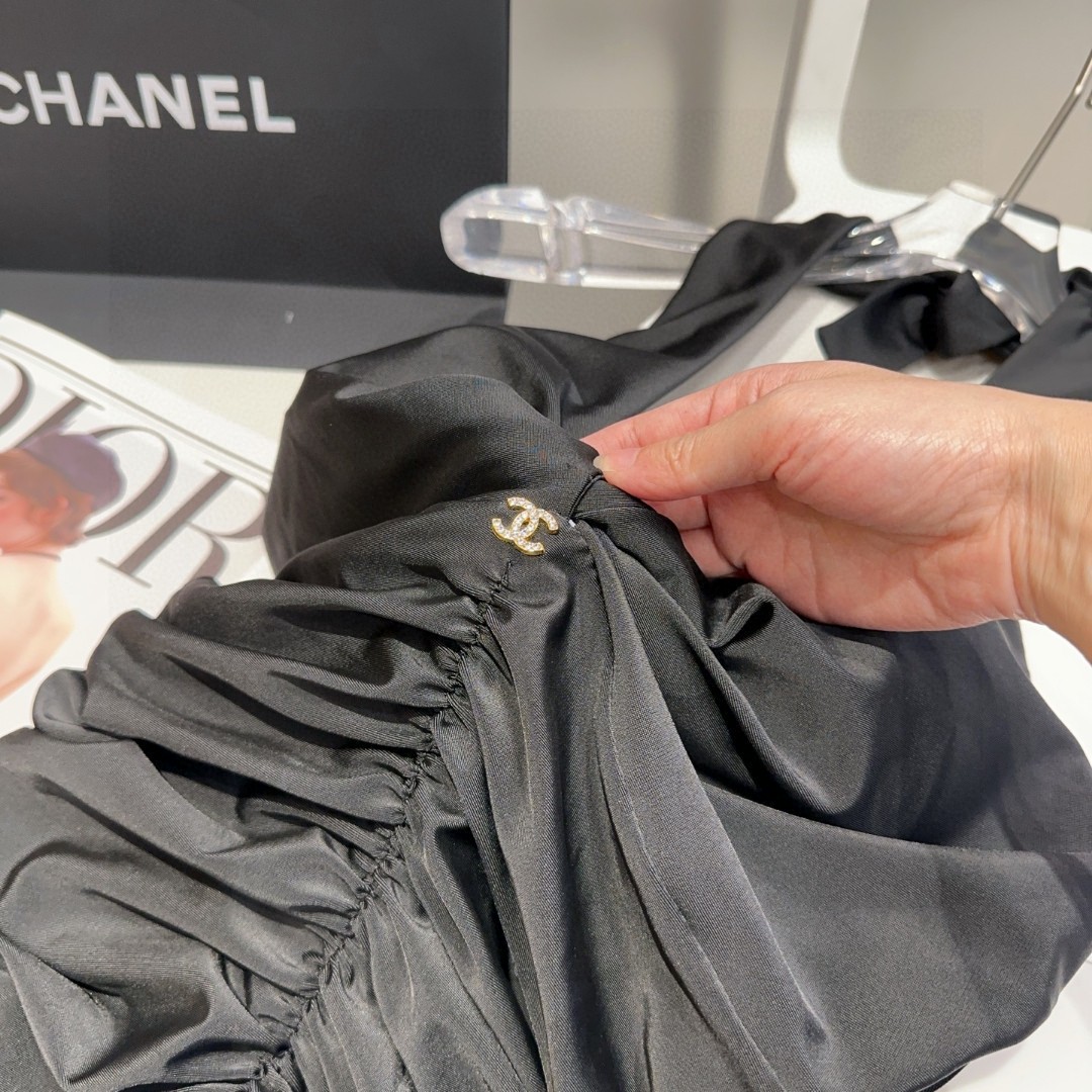 香奈儿泳衣，实物实在太美了！拍不出来它的美😍谁穿谁美！很值得入手✋ SML