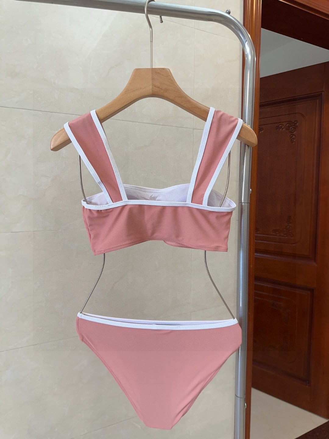 miumiu泳衣，实物实在太美了！拍不出来它的美😍谁穿谁美！很值得入手✋ SML