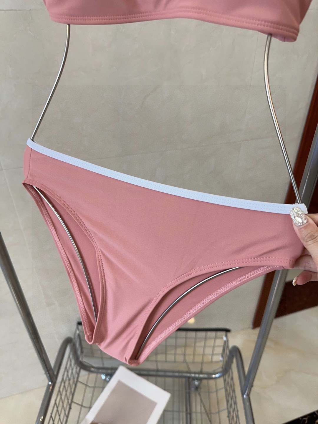 miumiu泳衣，实物实在太美了！拍不出来它的美😍谁穿谁美！很值得入手✋ SML