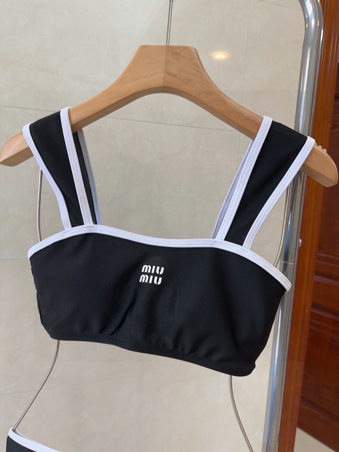 miumiu泳衣，实物实在太美了！拍不出来它的美😍谁穿谁美！很值得入手✋ SML