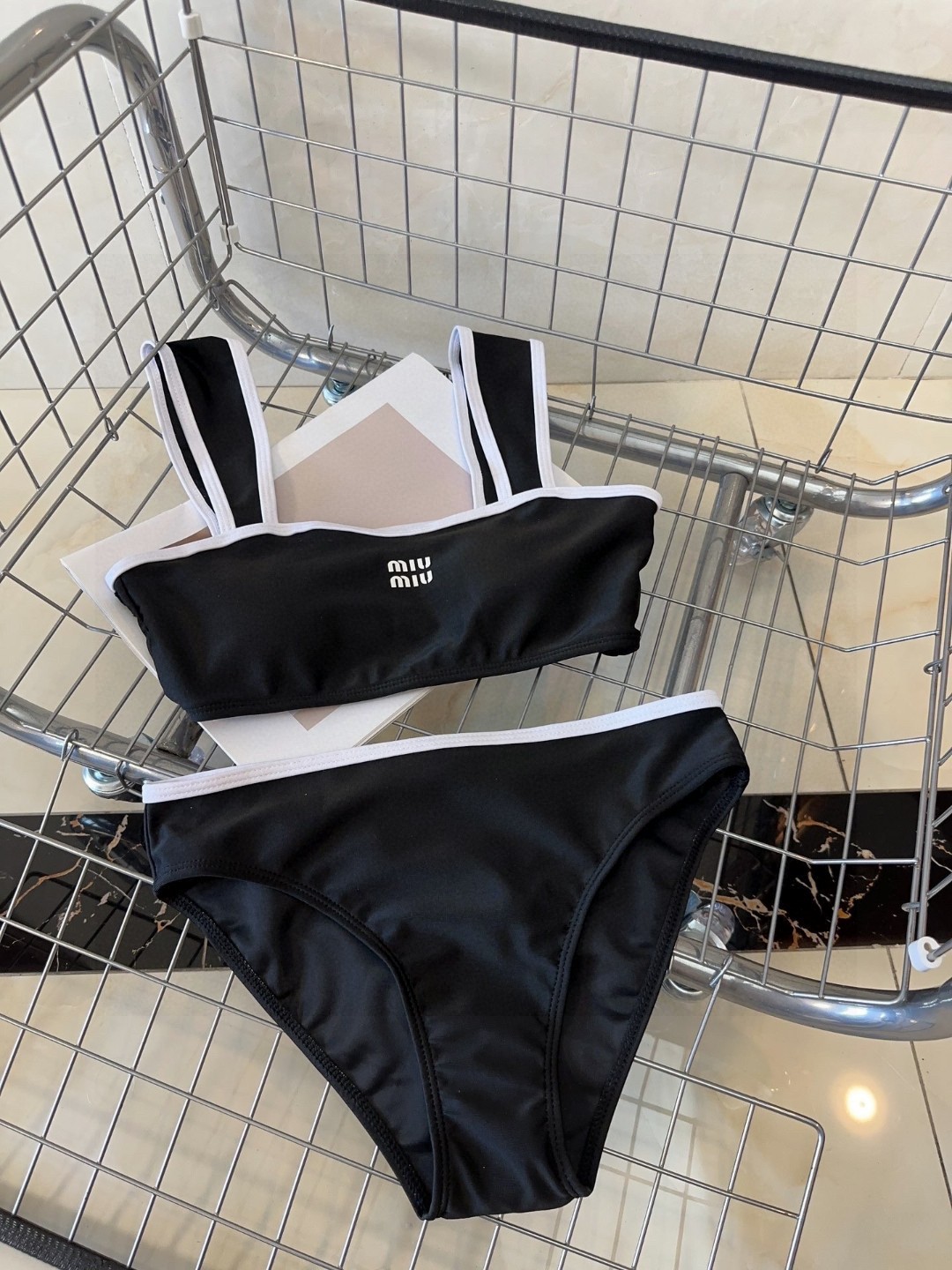 miumiu泳衣，实物实在太美了！拍不出来它的美😍谁穿谁美！很值得入手✋ SML