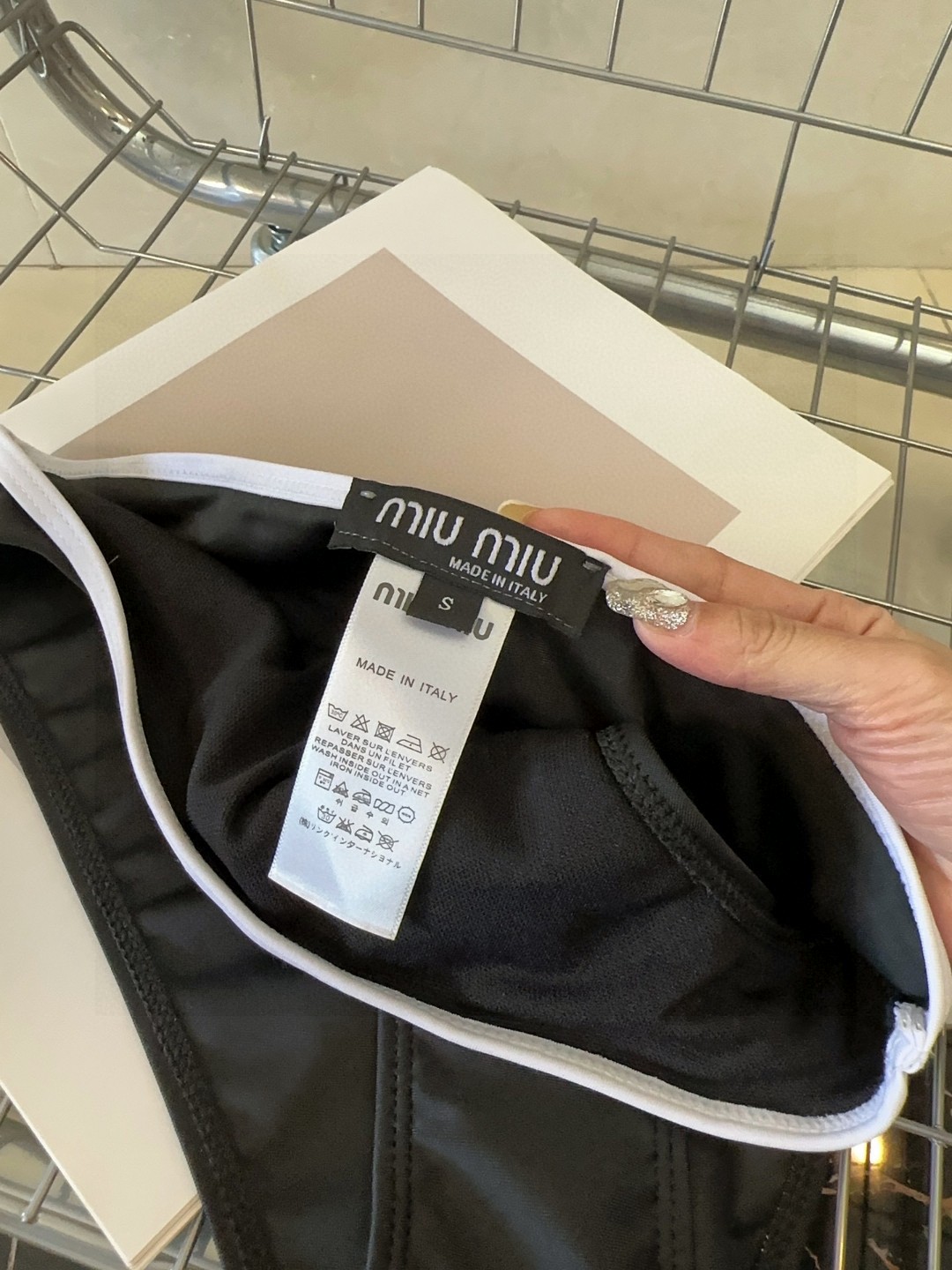 miumiu泳衣，实物实在太美了！拍不出来它的美😍谁穿谁美！很值得入手✋ SML