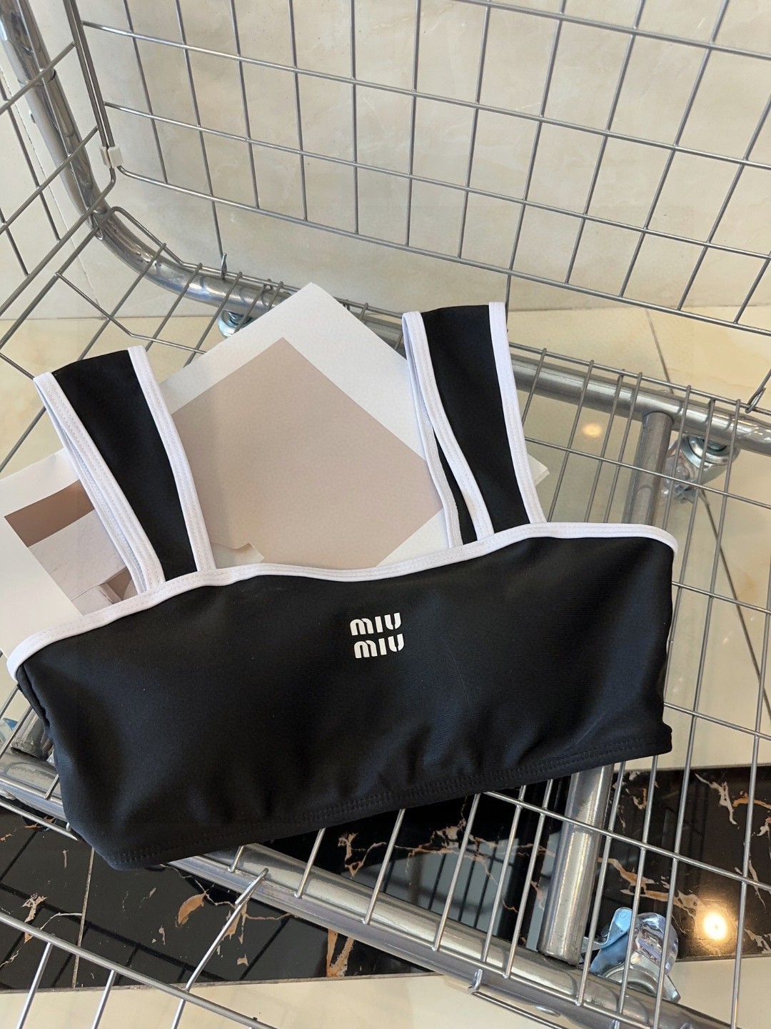 miumiu泳衣，实物实在太美了！拍不出来它的美😍谁穿谁美！很值得入手✋ SML