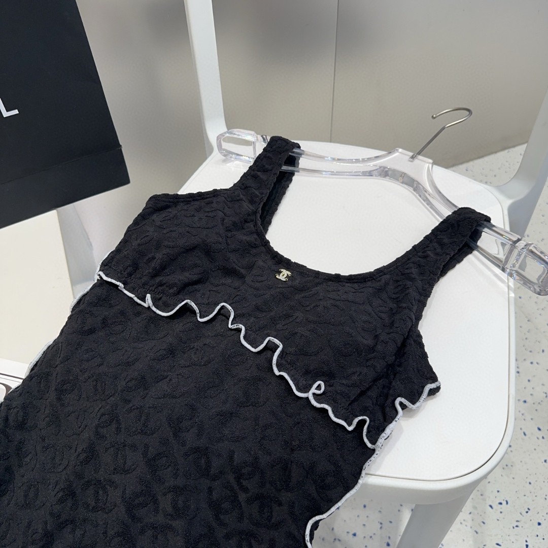 香奈儿暗纹泳衣，时尚达人必备。超级显身材！SML