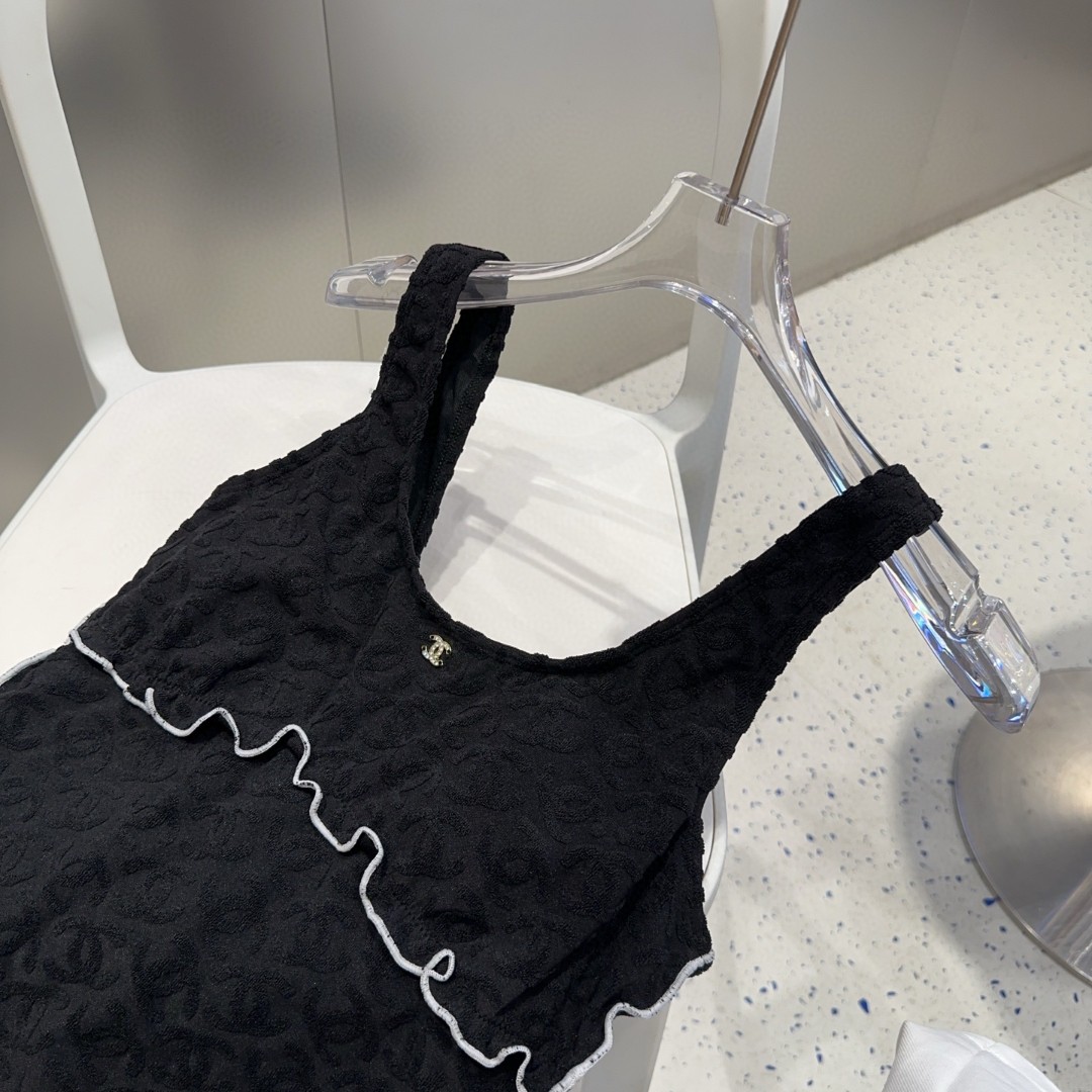 香奈儿暗纹泳衣，时尚达人必备。超级显身材！SML