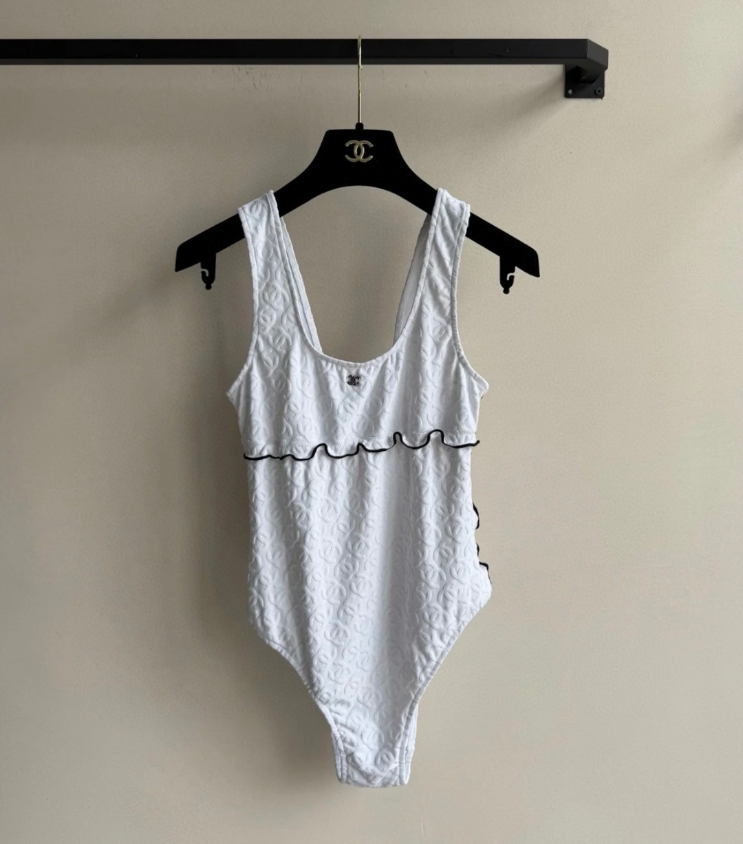 香奈儿暗纹泳衣，时尚达人必备。超级显身材！SML