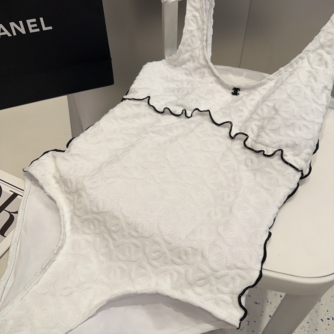 香奈儿暗纹泳衣，时尚达人必备。超级显身材！SML