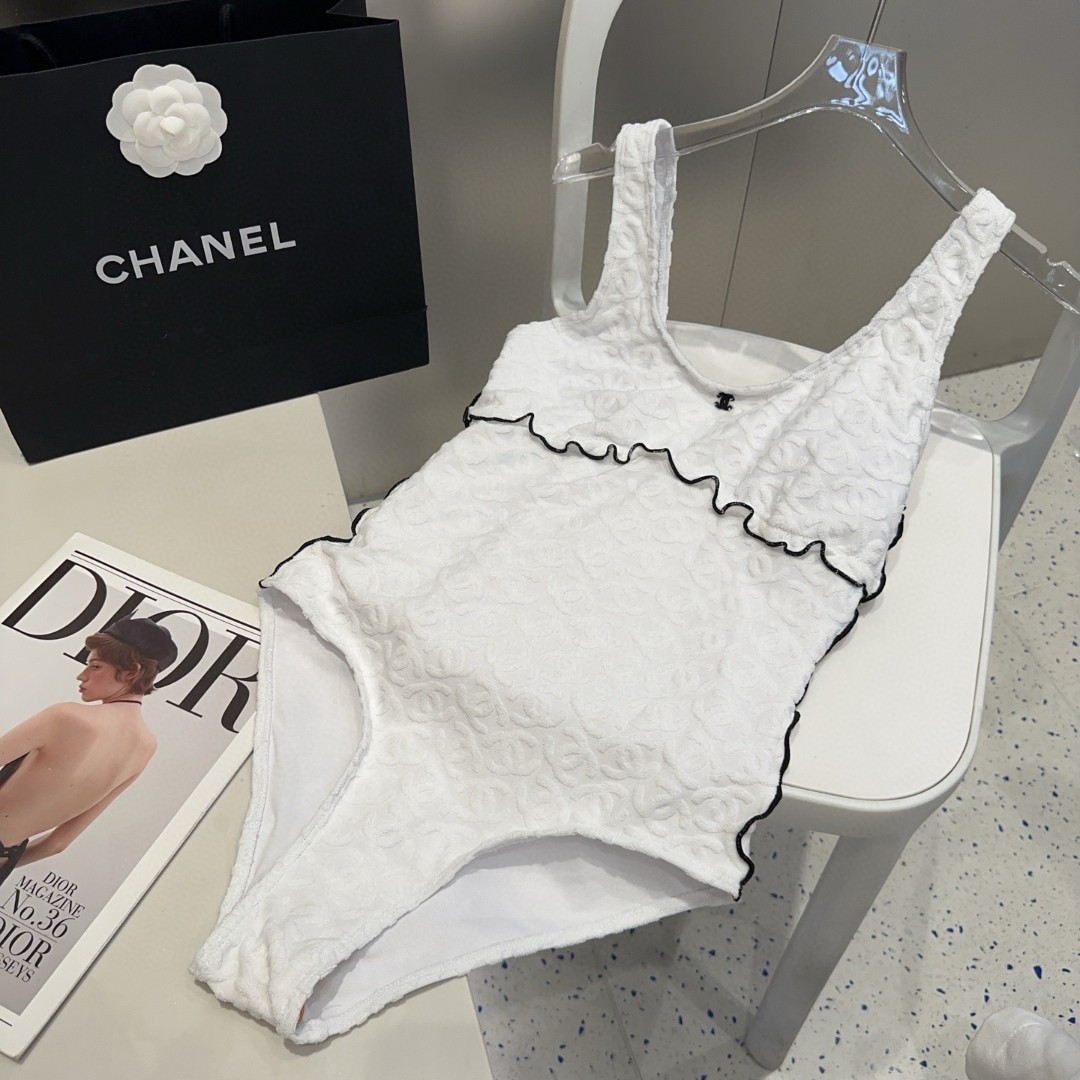 香奈儿暗纹泳衣，时尚达人必备。超级显身材！SML