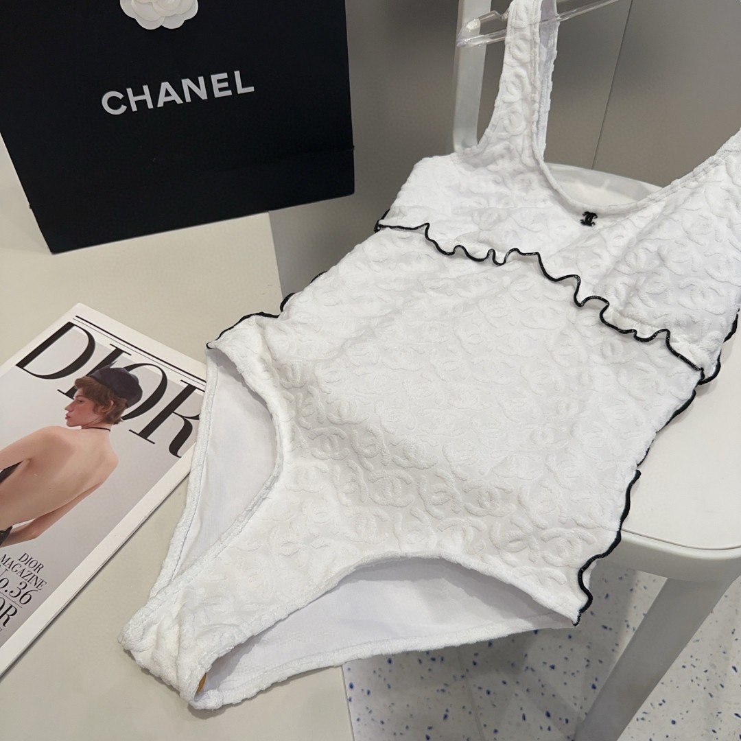 香奈儿暗纹泳衣，时尚达人必备。超级显身材！SML